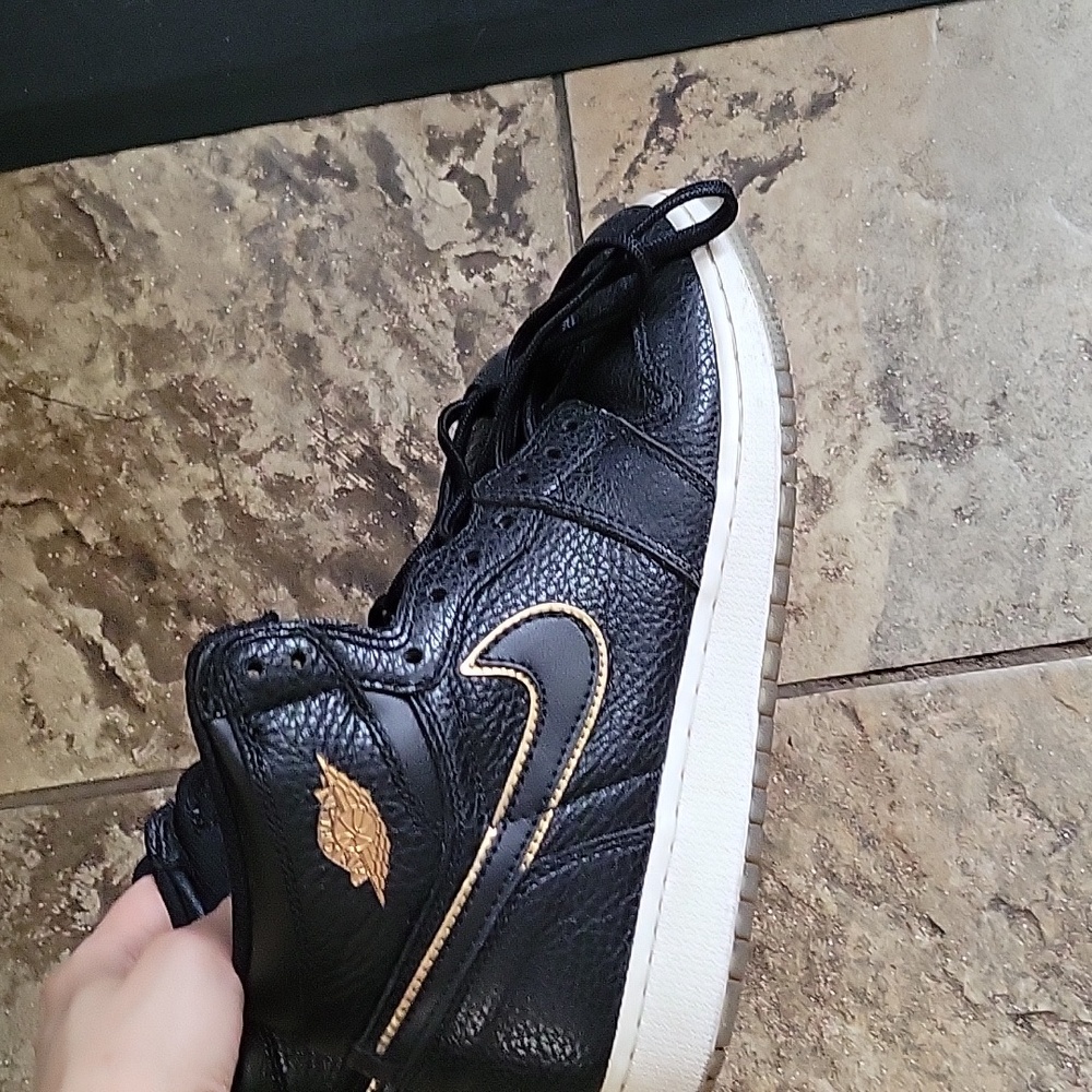 Black jordan one size 7 youth